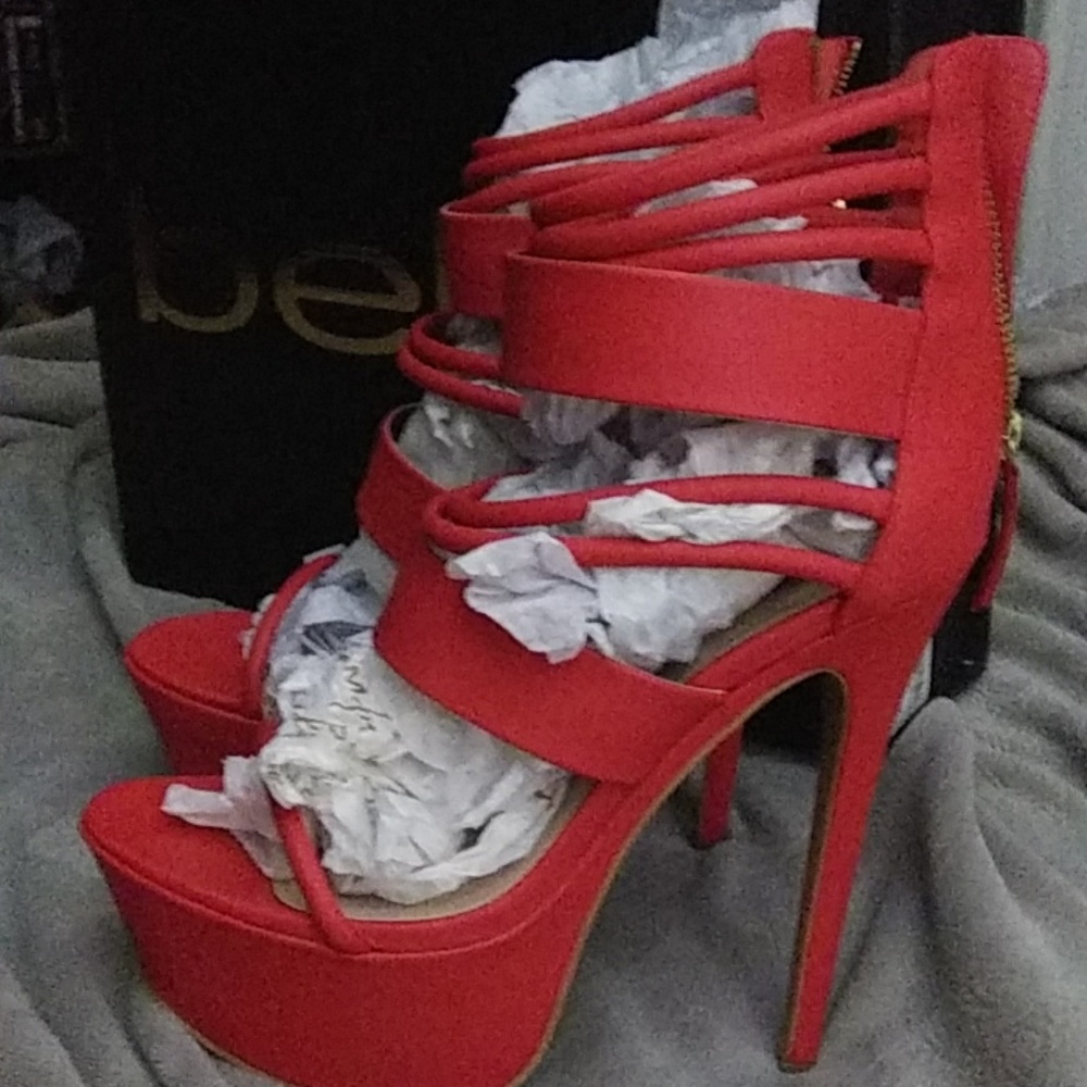 Heels - Picture 2 of 4